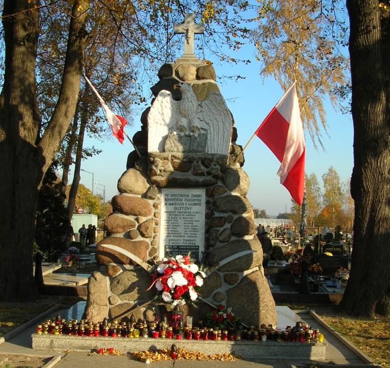 Mogiła powstańcza na praszkowskim cmentarzu